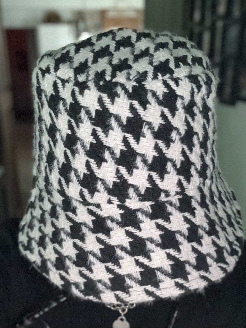 UEC Anne Klein Black and White Tweed Houndstooth Bucket Hat ADJUSTABLE ONE SIZE